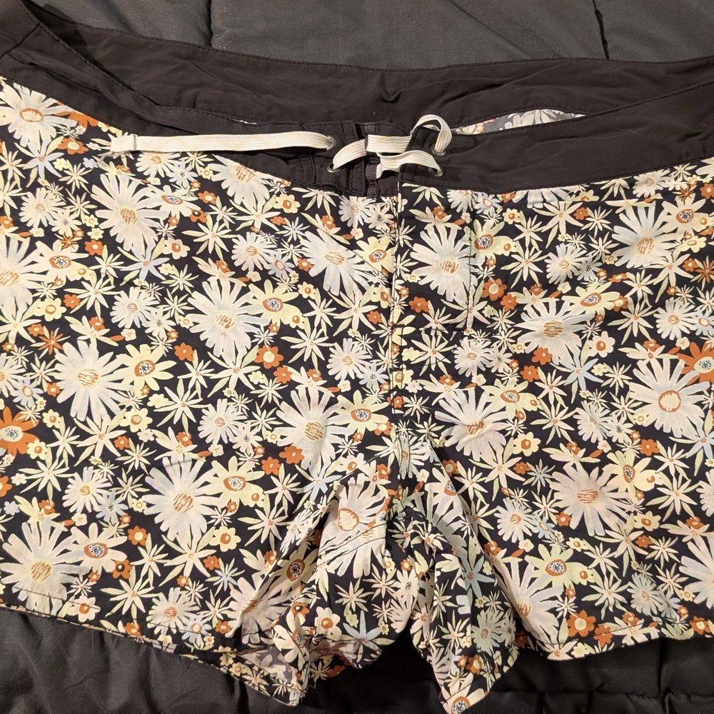 Patagonia Women's Wavefarer Boardshorts -   Floral Pattern